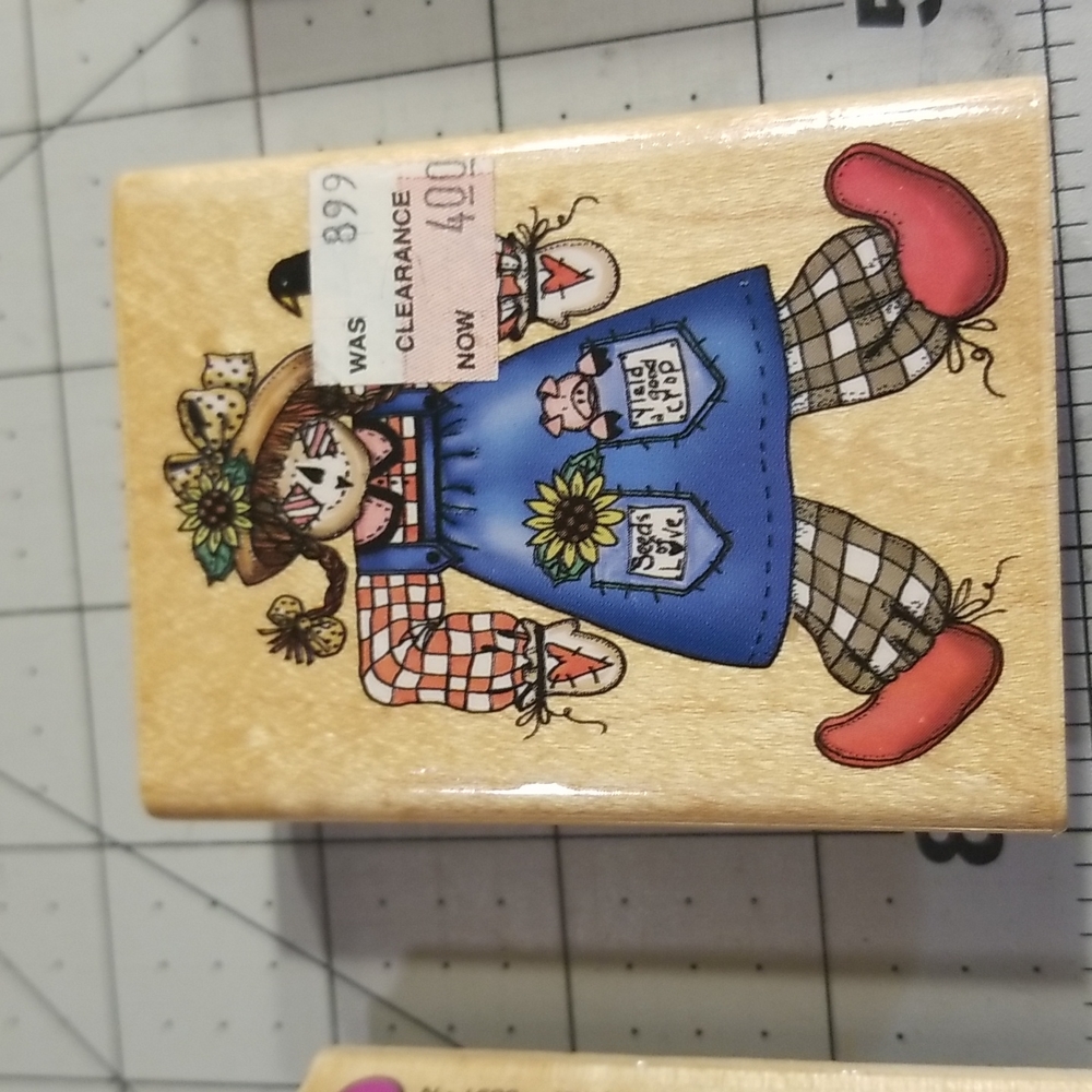 Alma Lynne rubber stamps. Boy scarecrow,  girl scarecrow and angel bear. - Picture 3 of 7